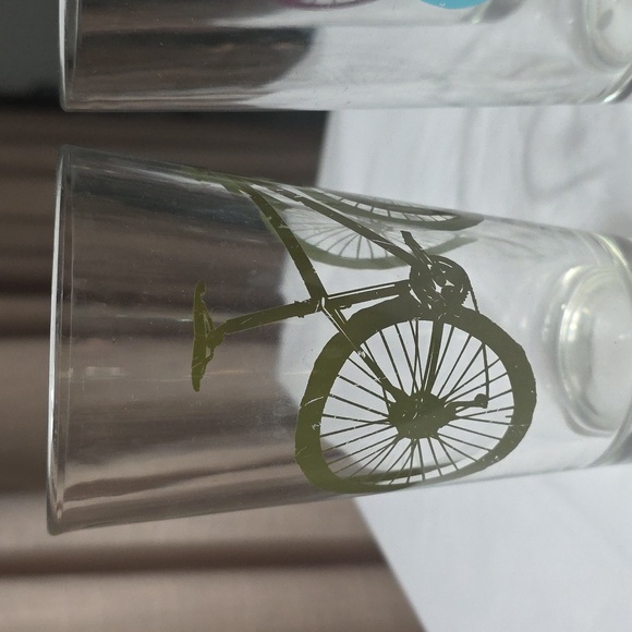 Set of Bicycle Print Glasses - Picture 2 of 8